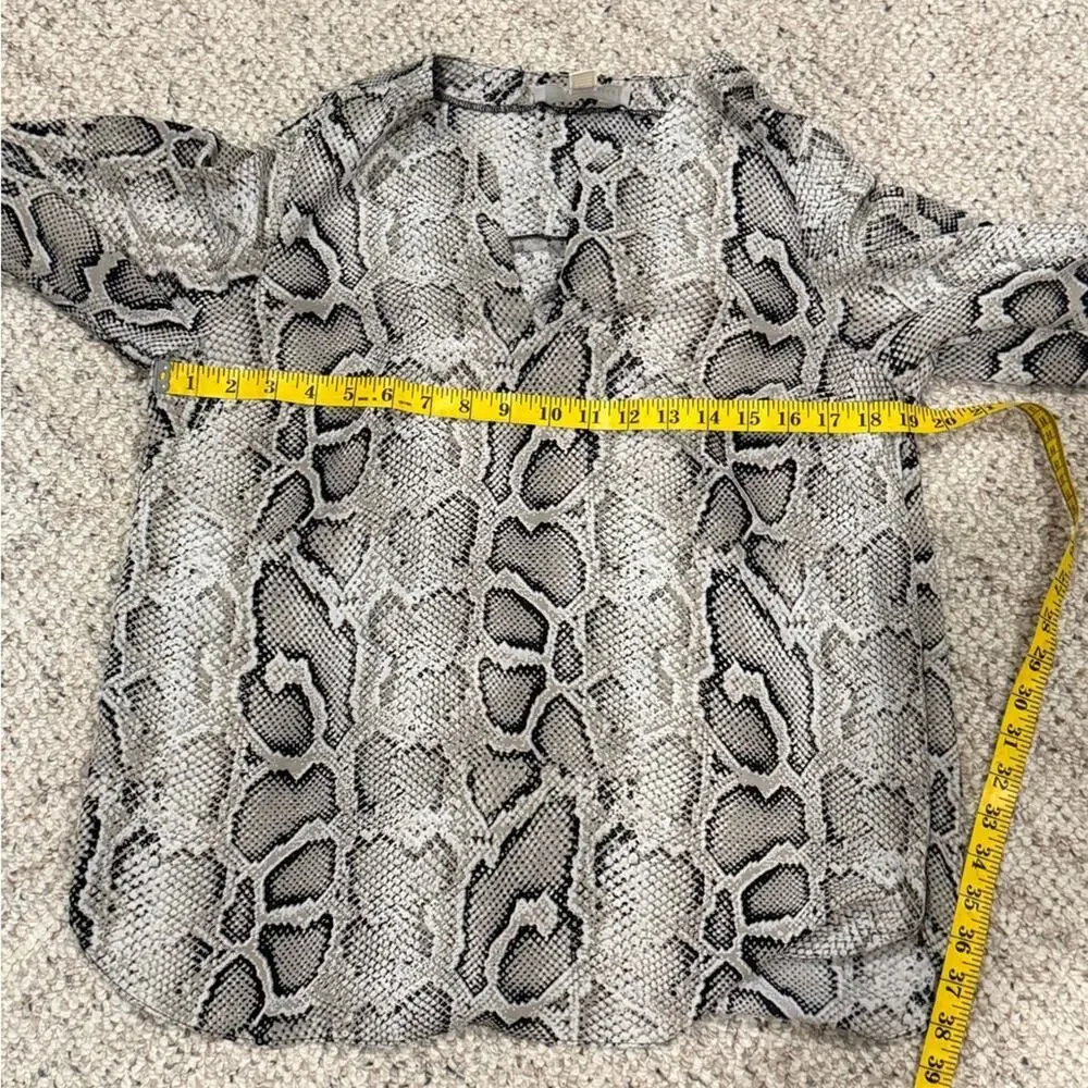 Michael Michael Kors Snakeskin V-Neck Roll-Tab Sleeve Blouse Size Medium